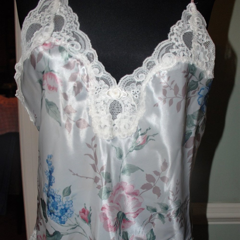 NWOT Floral and Lace Teddi